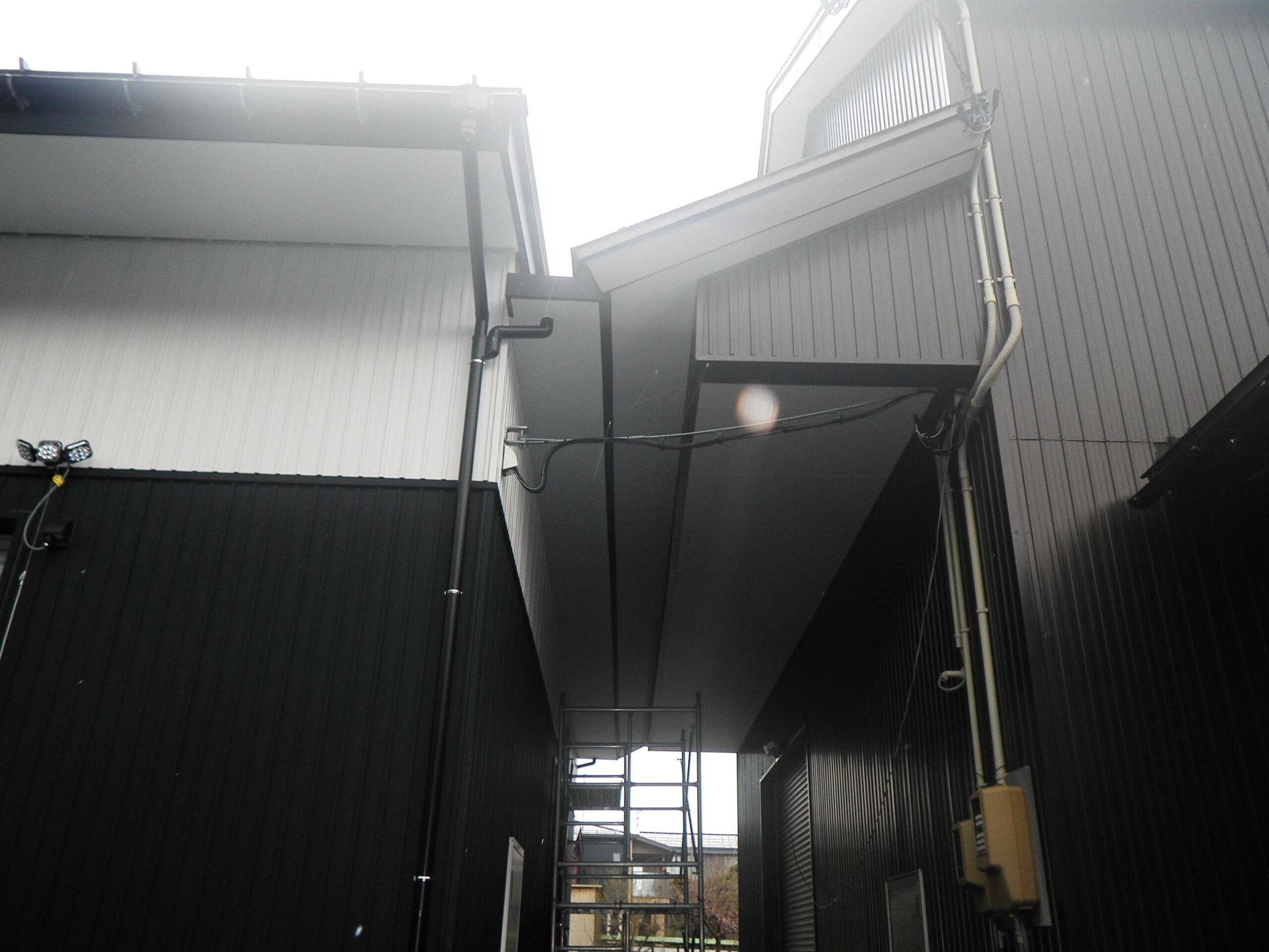 既存倉庫建屋に接続
